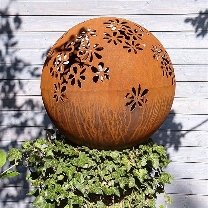 Eye-catching Sculpture