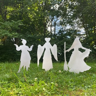 Метална силуета вештица